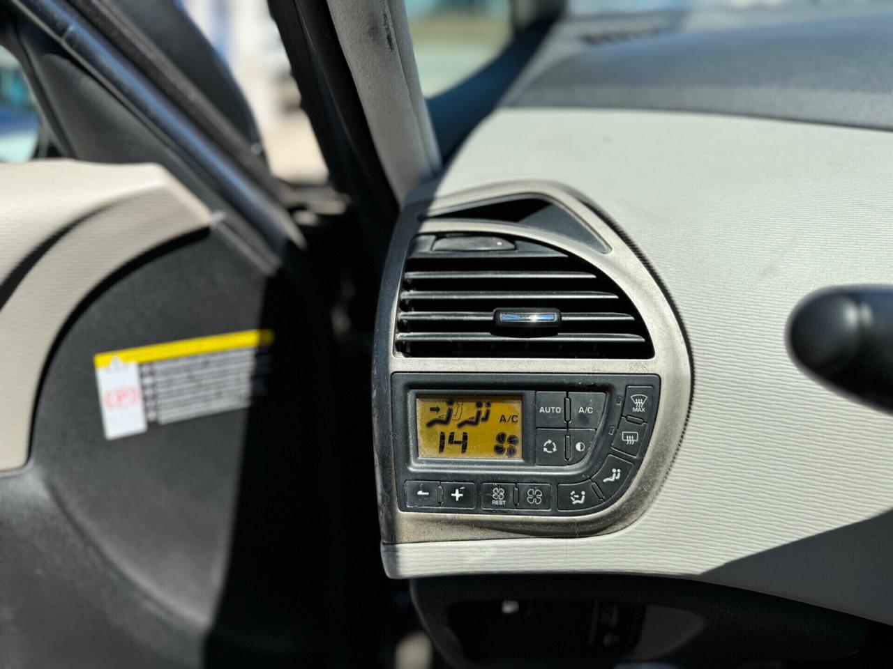 Citroen C4 Grand Picasso 1.6 HDi 110 7 POSTI