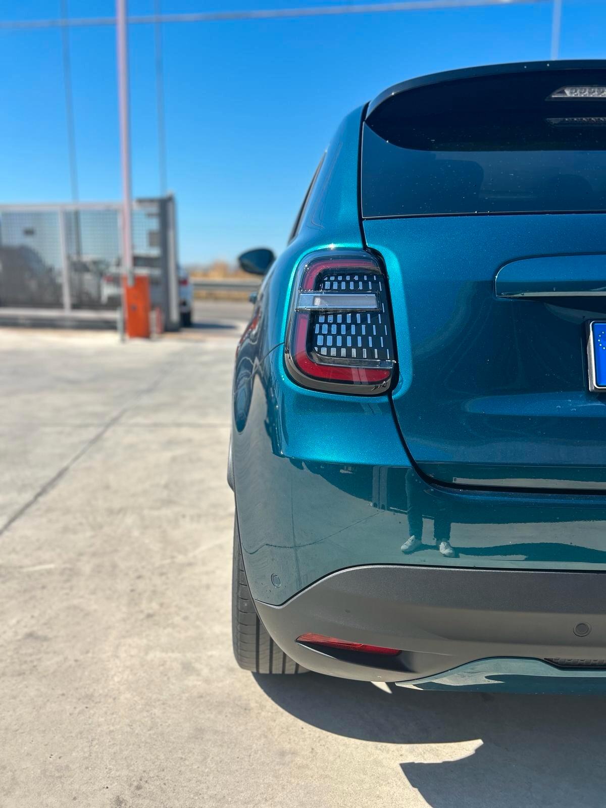 Fiat 600 Hybrid 110 CV DCT MHEV La Prima