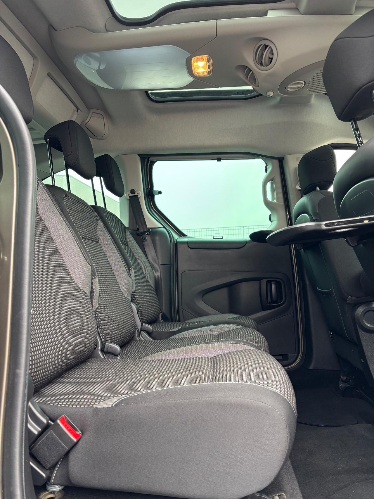 Peugeot Partner Tepee BlueHDi 120 S&S Outdoor