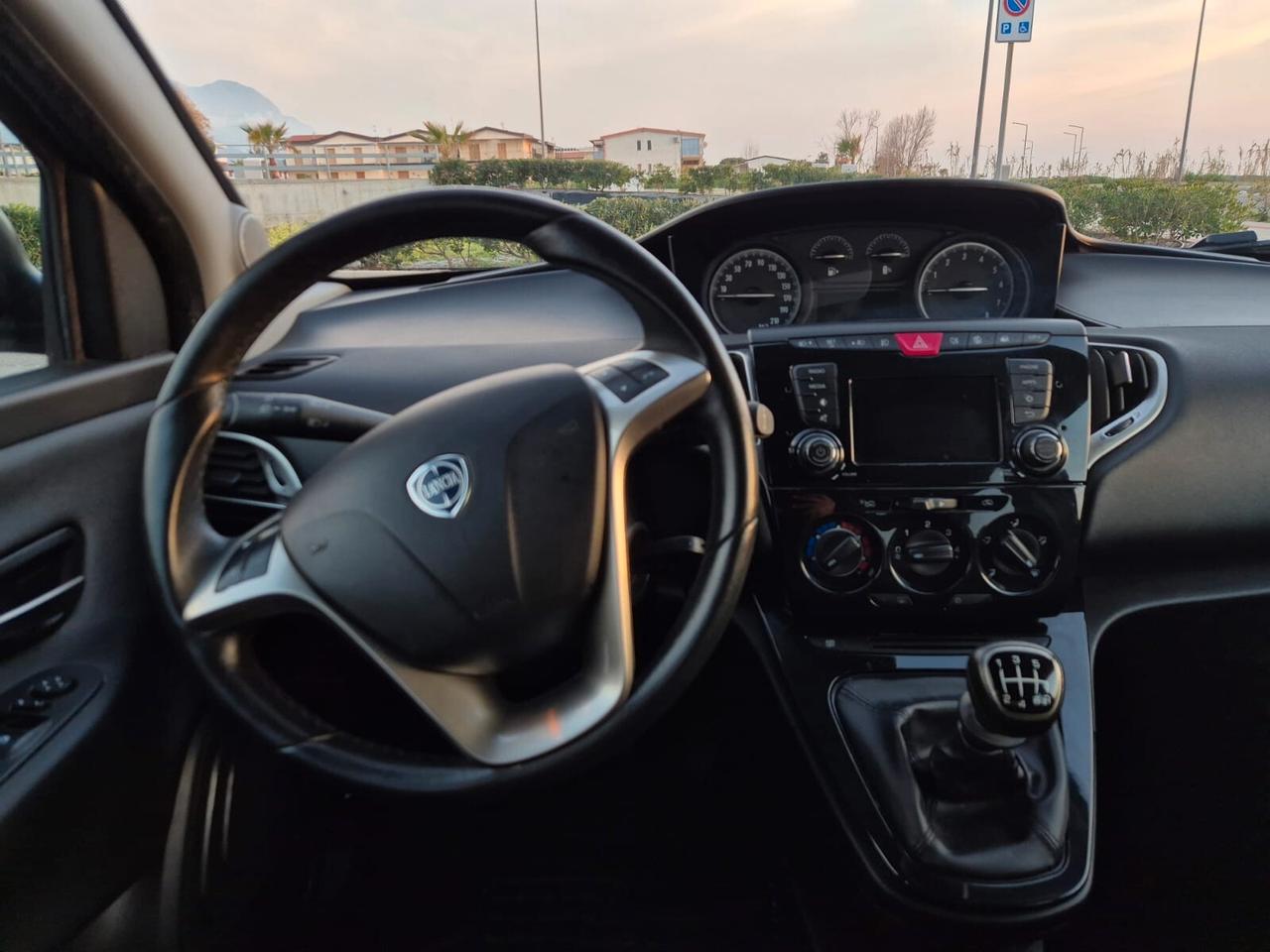 Lancia Ypsilon 1.0 FireFly 5 porte S&S Hybrid Ecochic Gold