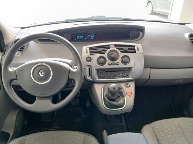 RENAULT Scenic 1.6 16V Dynamique