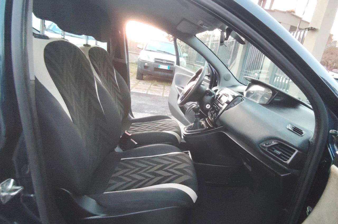 Lancia Ypsilon 1.2 69 CV 5 porte S&S Platinum