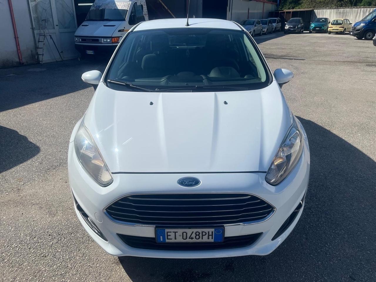 Ford fiesta 1.5 tdci-5 P-full/opt-2013