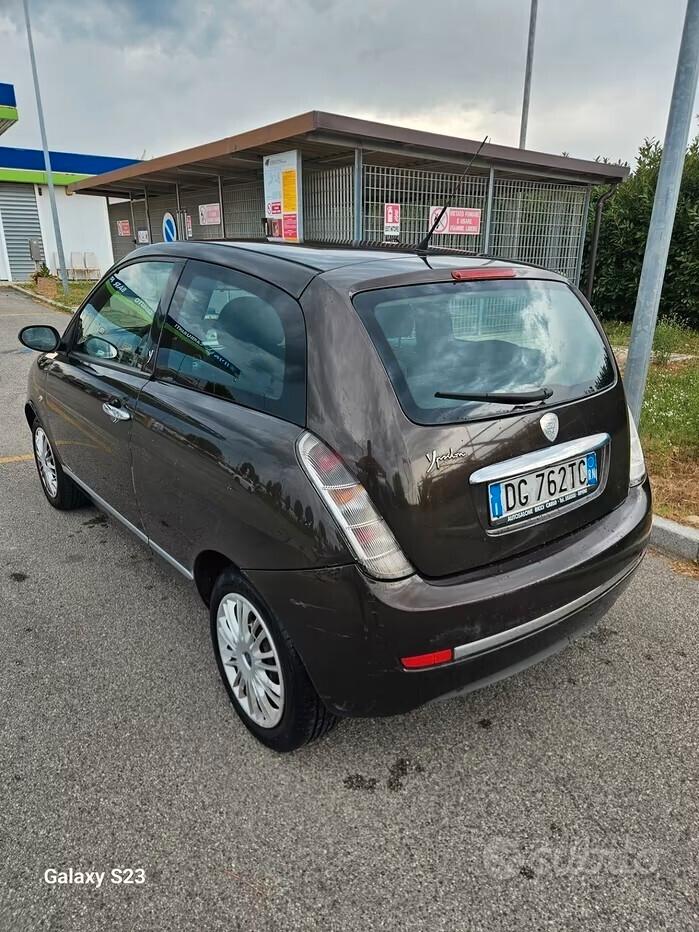 Lancia Ypsilon 1.3 MJT 75 CV Platino