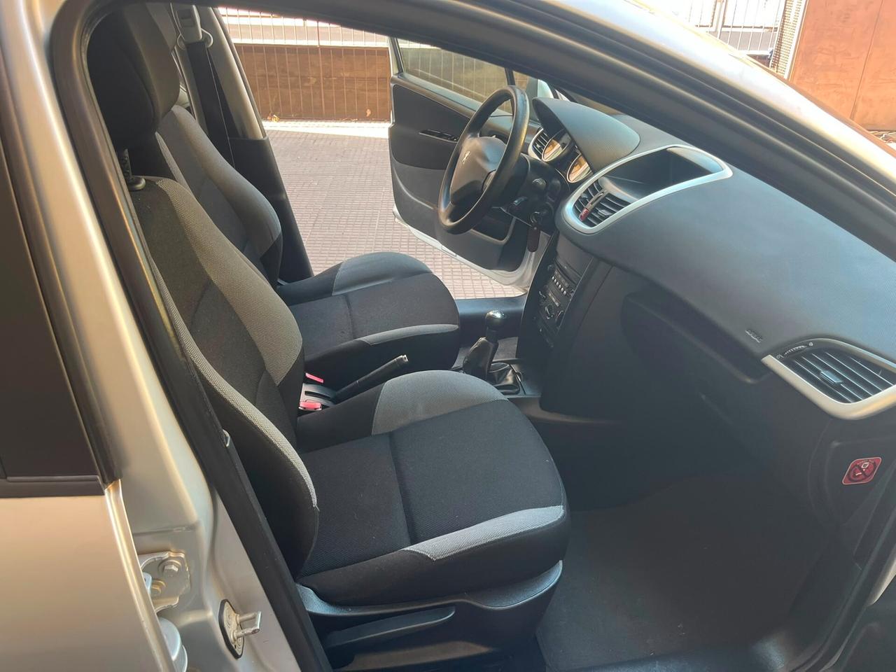 Peugeot 207 1.4 HDi 70CV 5p. ONE Line