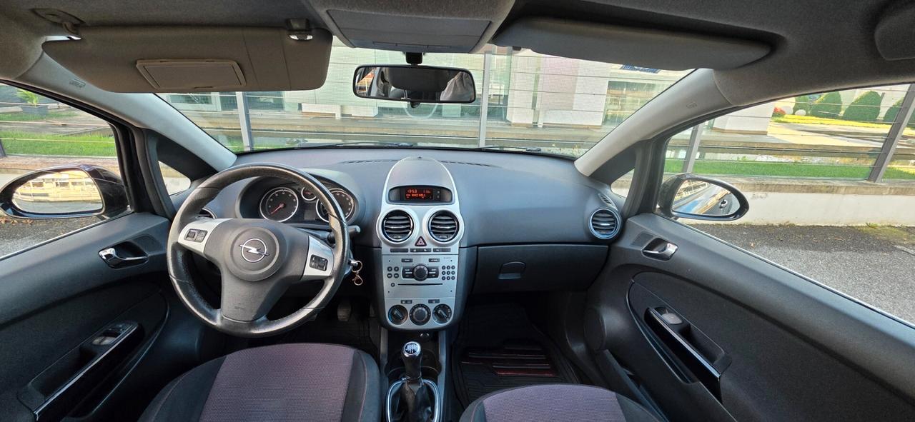 Opel Corsa soprt 1.4 benzină Gpl neopatentati