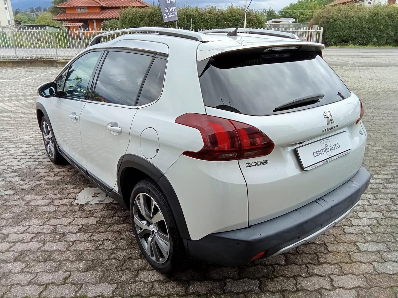 Peugeot 2008 BlueHDi 100 S&S Allure
