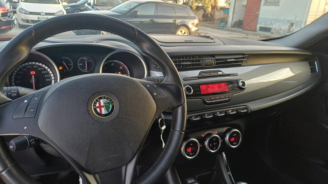 Alfa Romeo Giulietta 1.6 JTDm-2 105 CV Distinctive 2013 ROSSA COME NUOVA