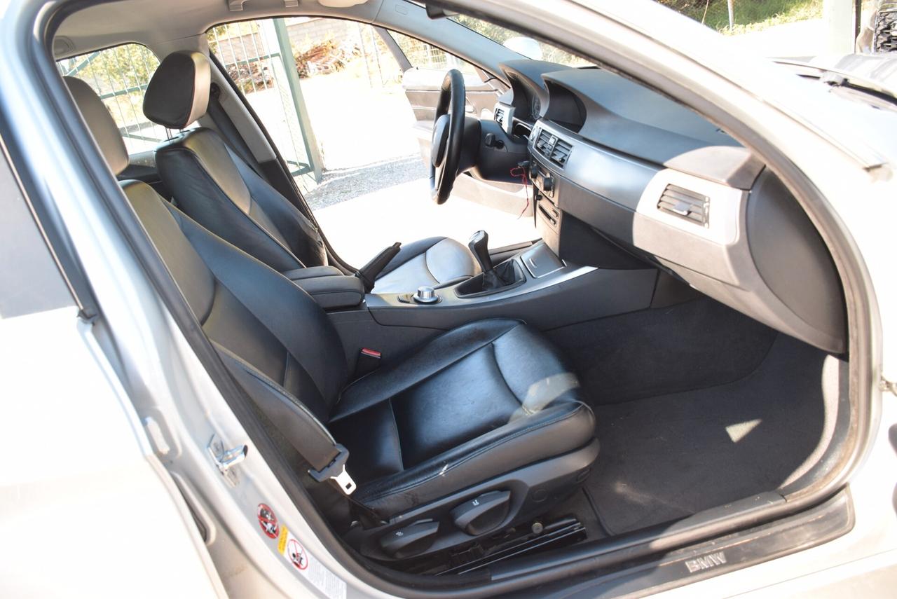 Bmw 330 330d Touring Futura navi pelle cruise sensori bt