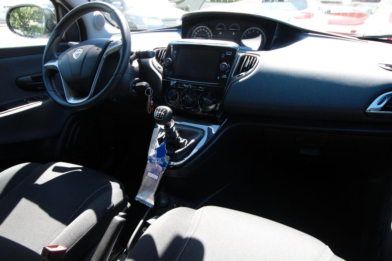 Lancia Ypsilon 1.0 FireFly 5 porte S&S Hybrid Alberta Ferretti