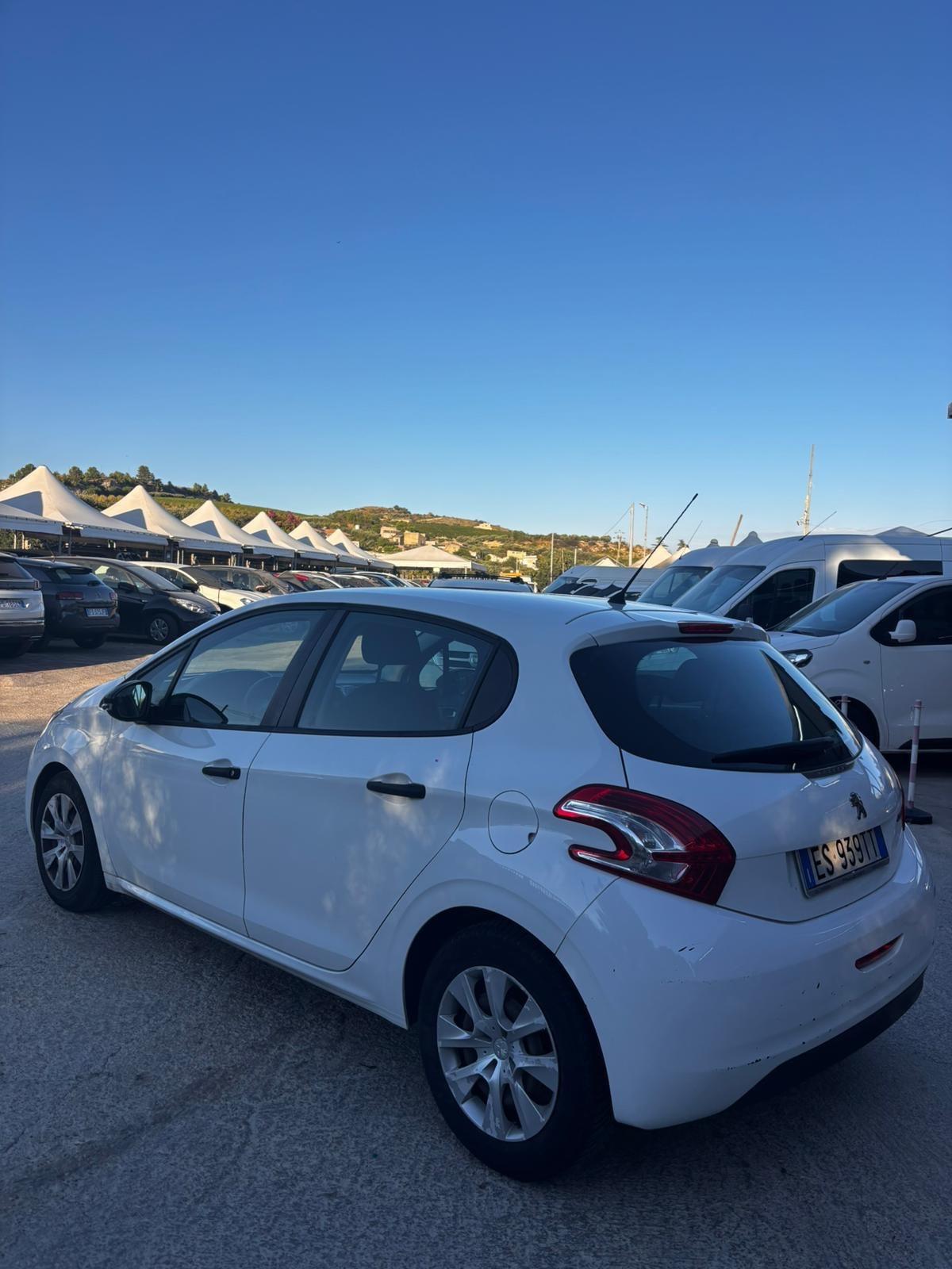 Peugeot 208 1.4 HDi 68 CV 5 porte Allure
