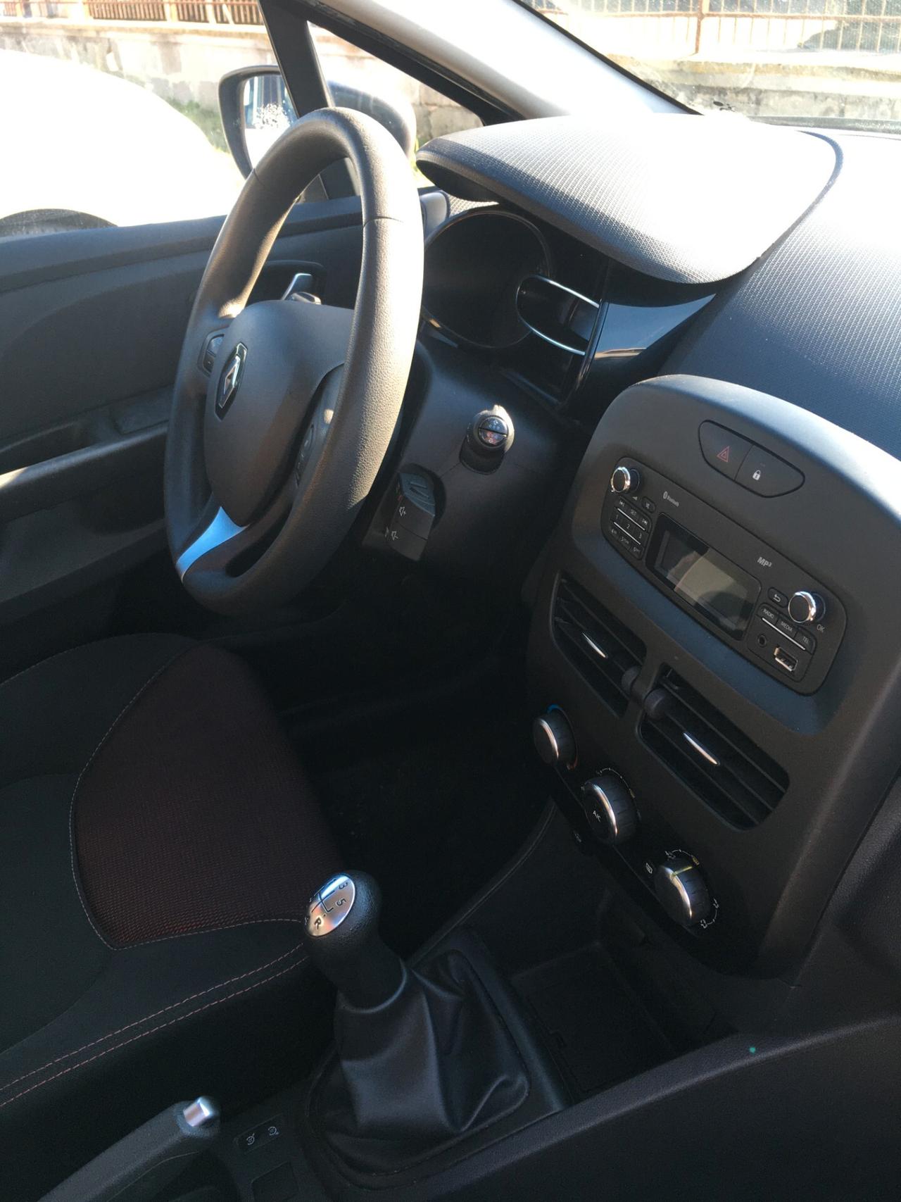 Renault Clio 1.2 75CV 5 porte Zen