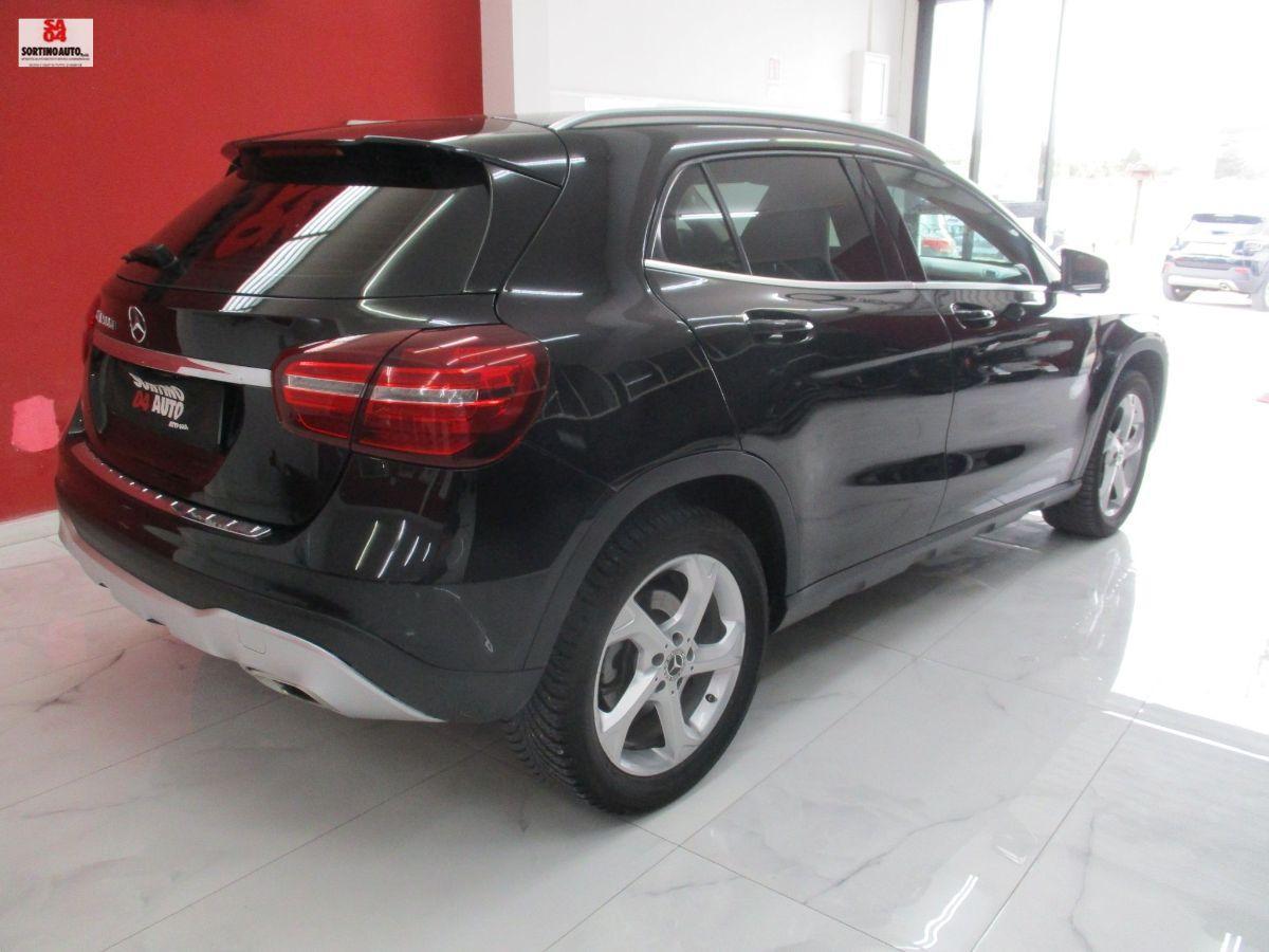 MERCEDES GLA 200 d Automatic Premium-2017