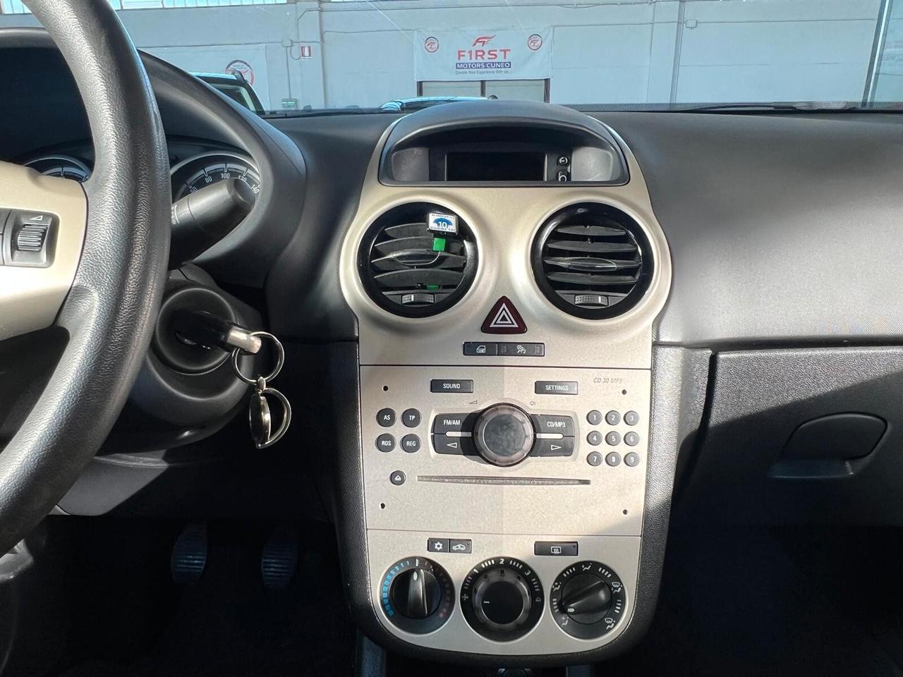 Opel Corsa 1.2 5 porte Cosmo