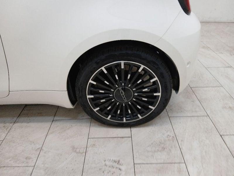 FIAT 500 500e 42 kWh La Prima