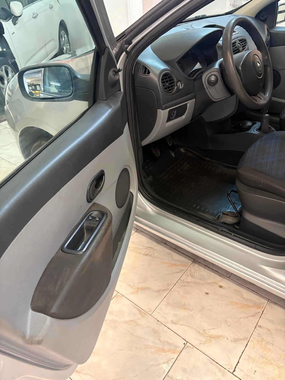 Renault Clio 1.2 16V 5 porte Confort