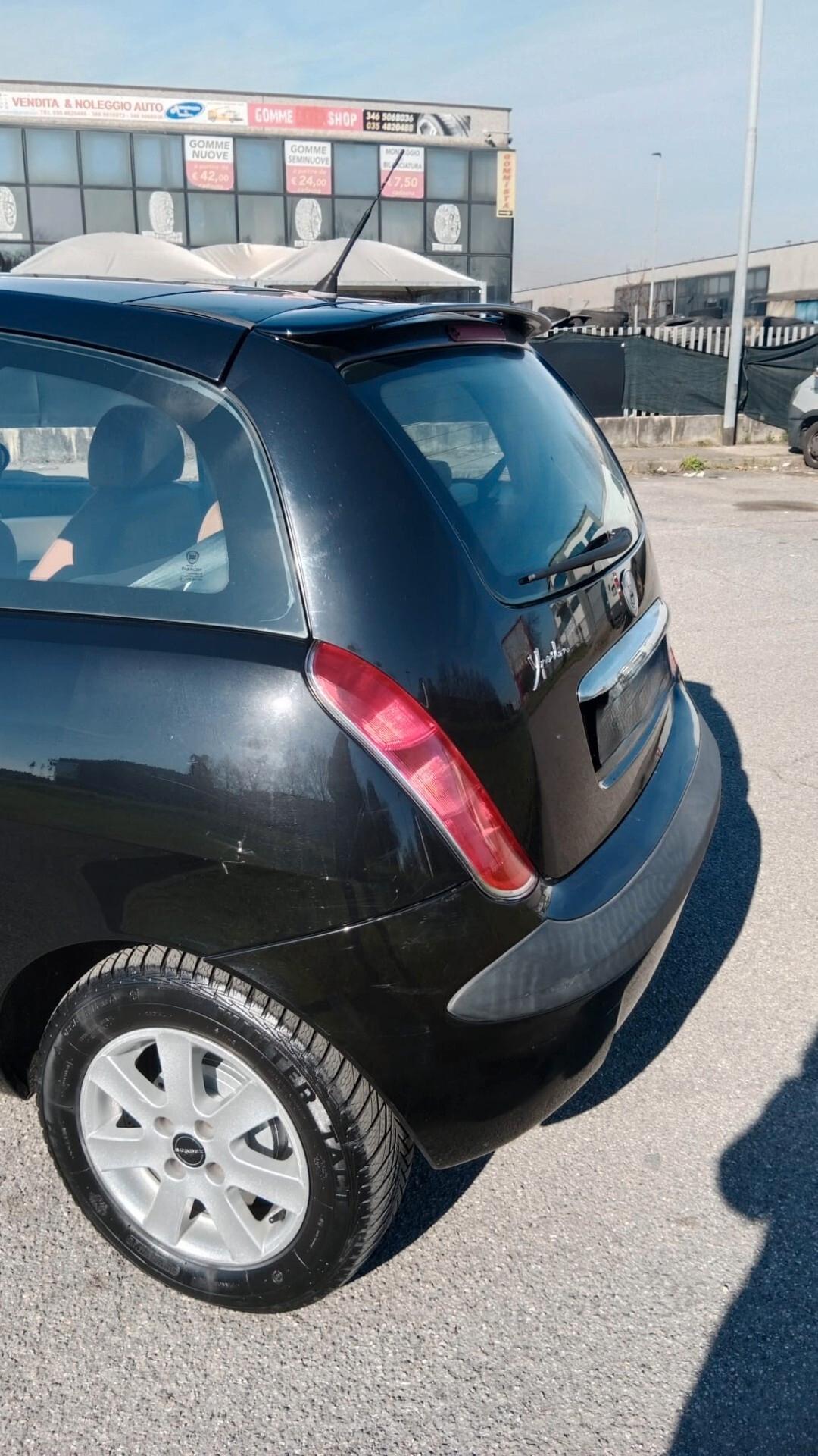 Lancia Ypsilon 1.4 16V Oro