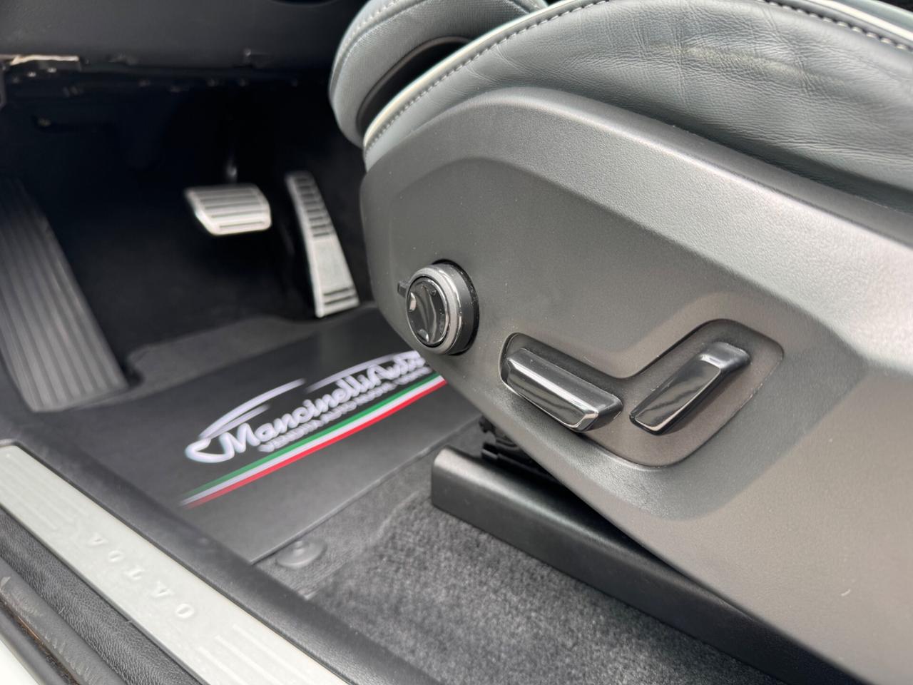 Volvo XC 60 B4 R-Design Plus Dark