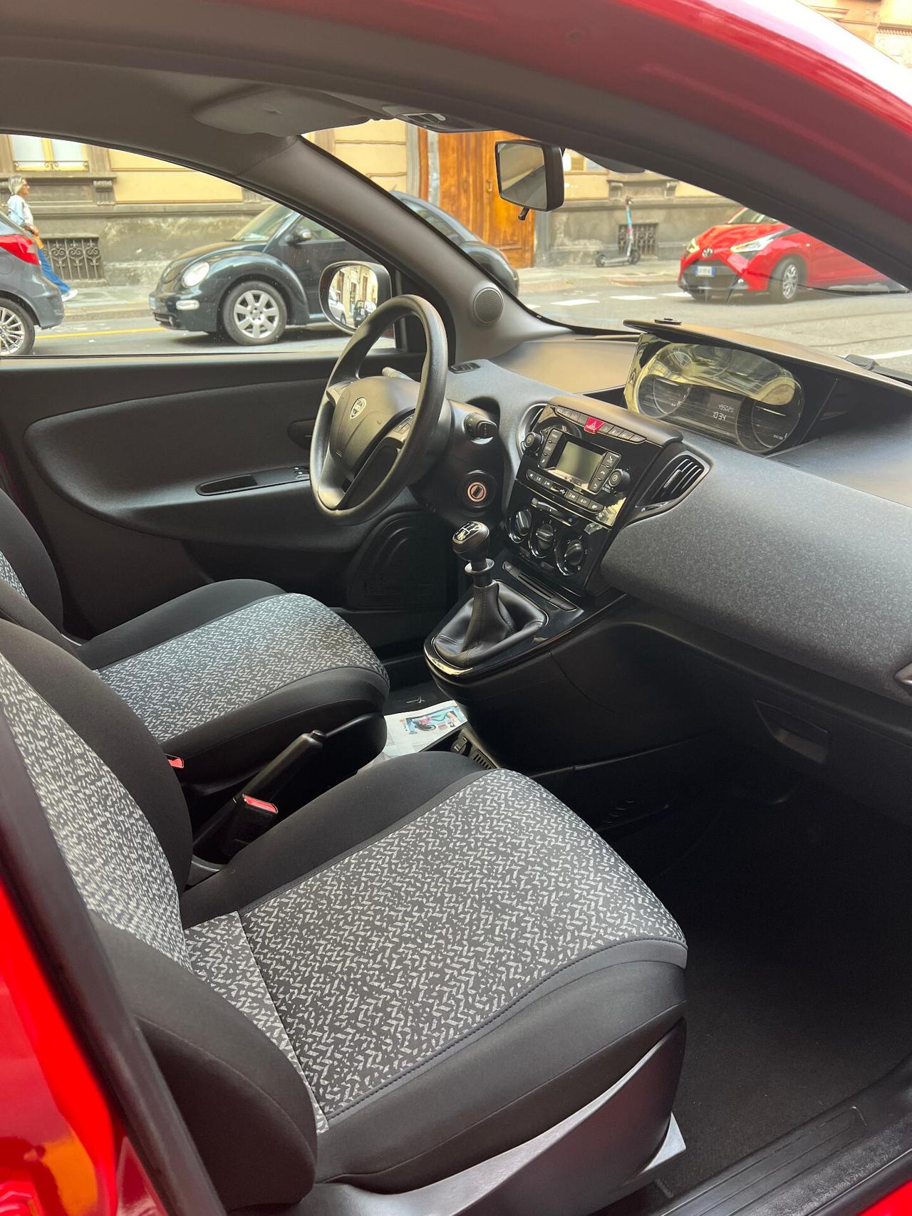 Lancia Ypsilon 1.2 69 CV 5 porte