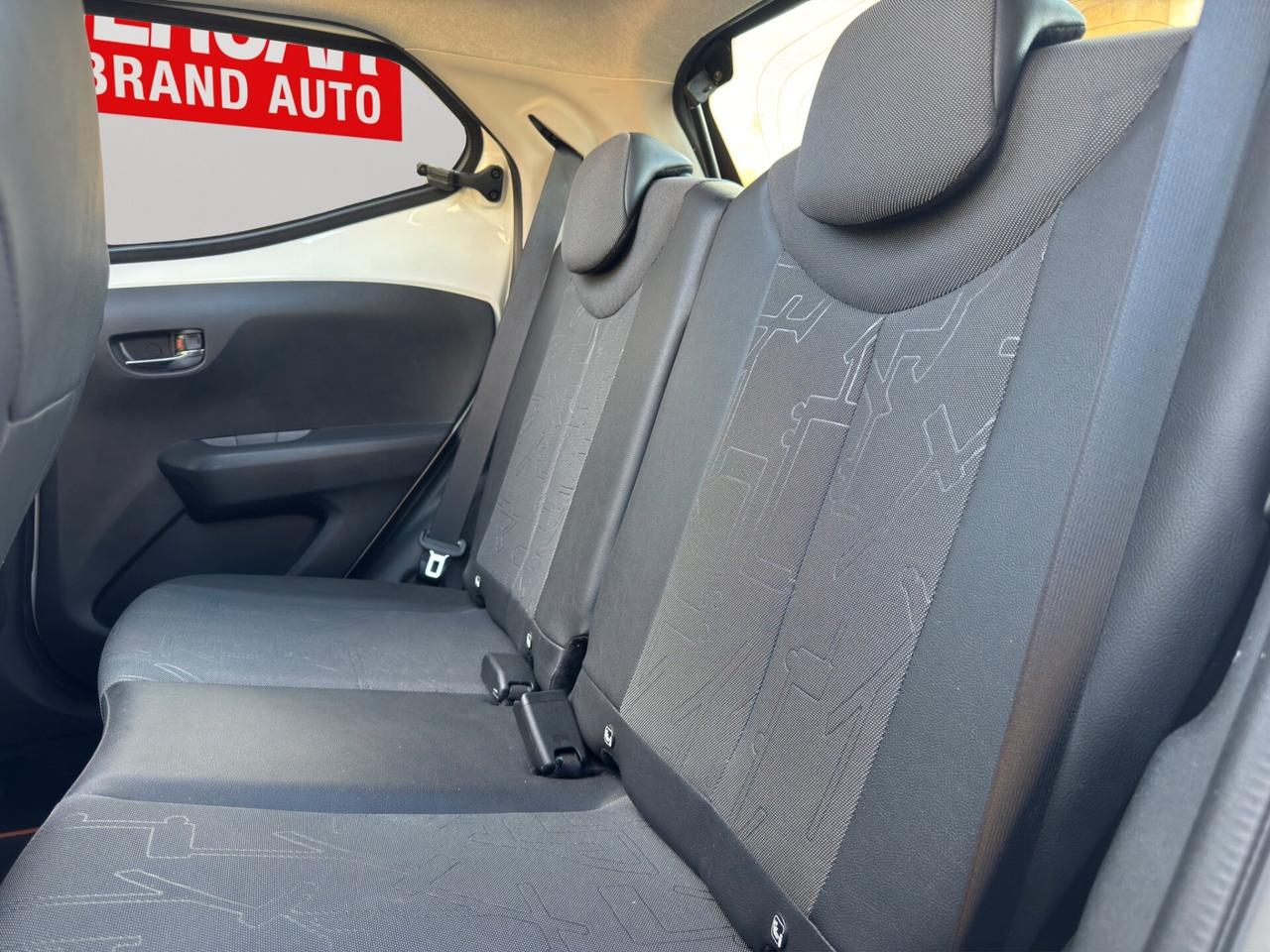 Toyota Aygo 1.0 VVT-i 72 CV 5 porte x-wave orange