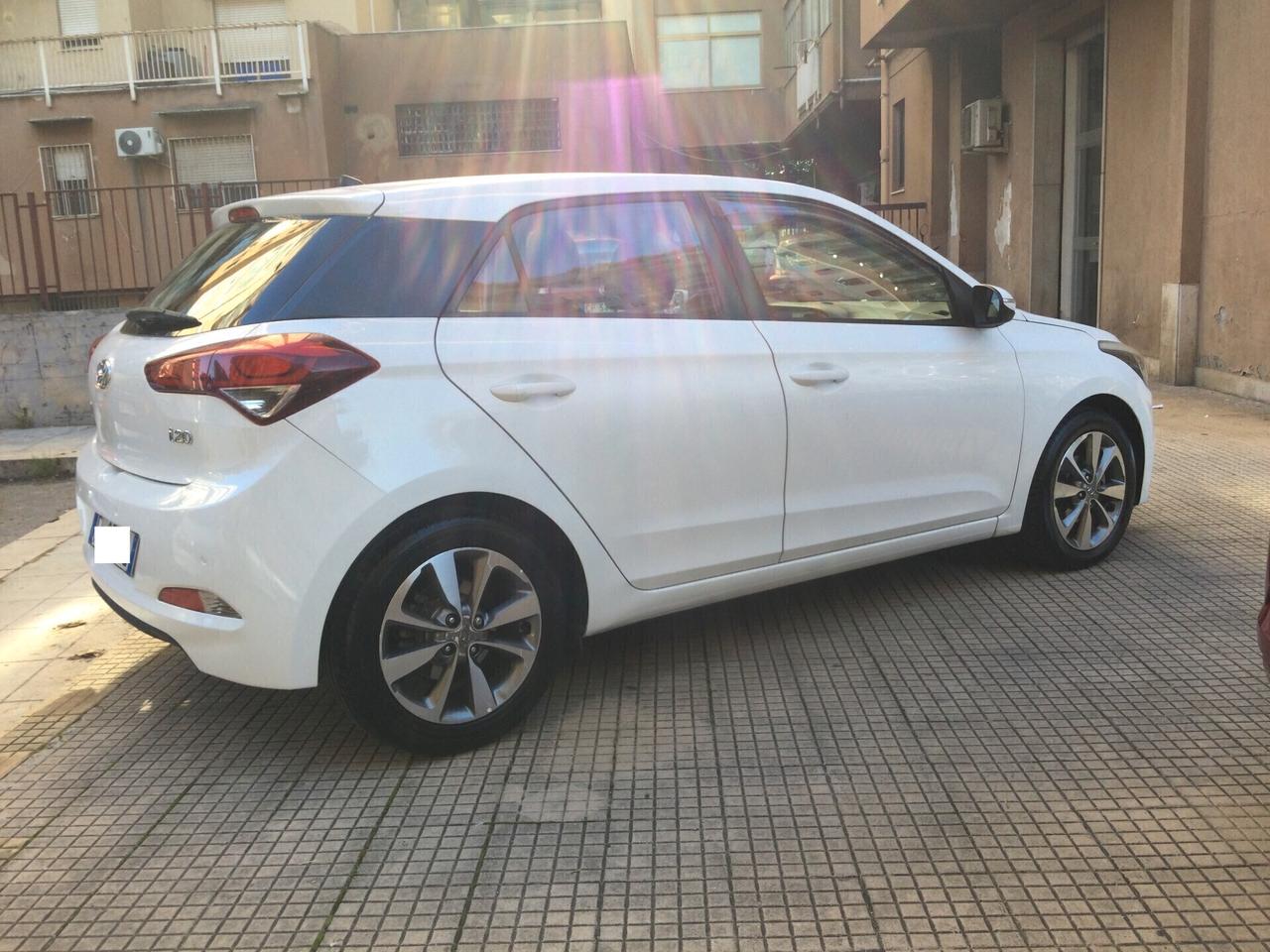 Hyundai i20 1.2 84 CV 5 porte Blackline