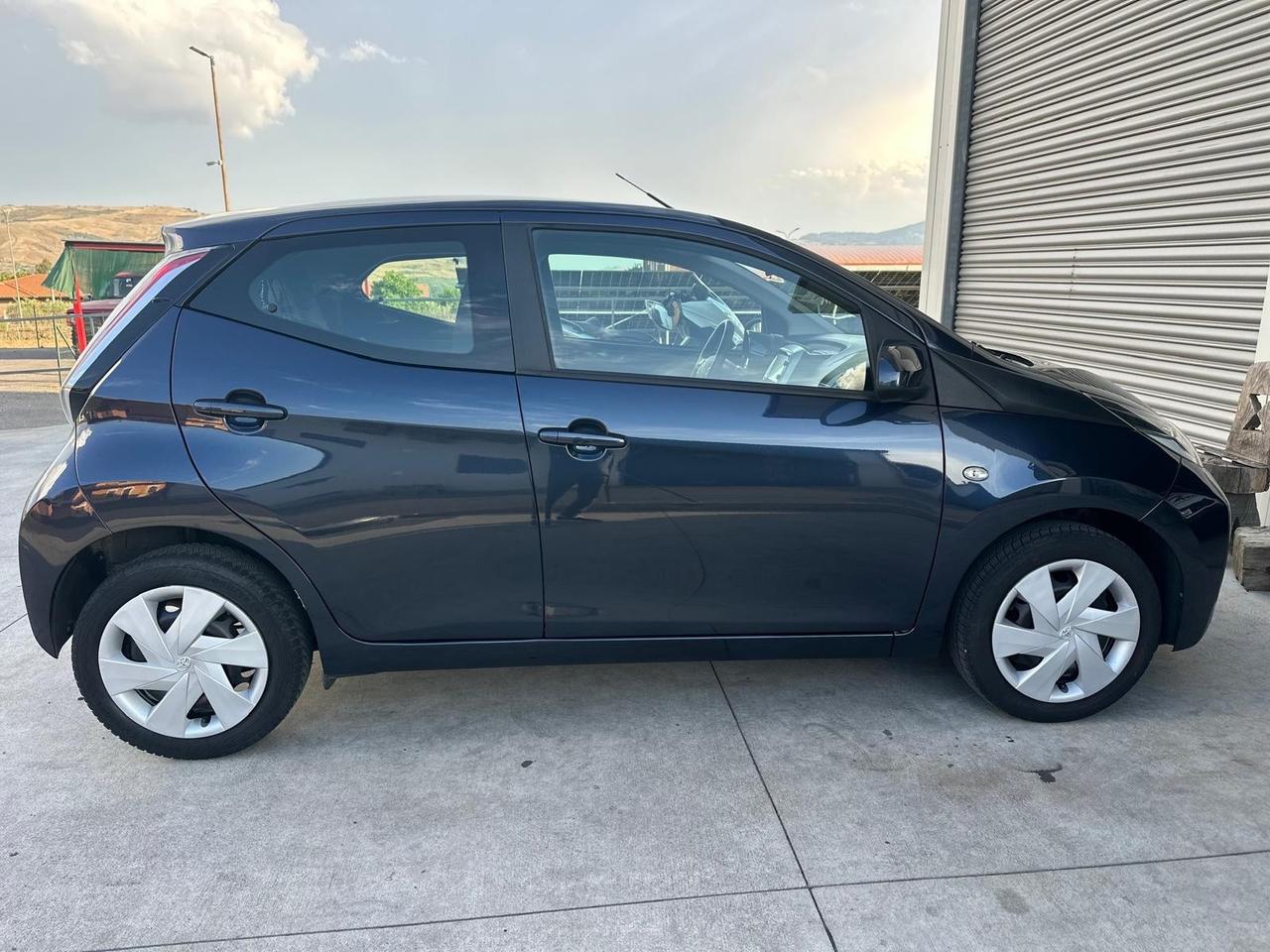 Toyota Aygo 1.0 VVT-i 69 CV 5 porte x-clusiv