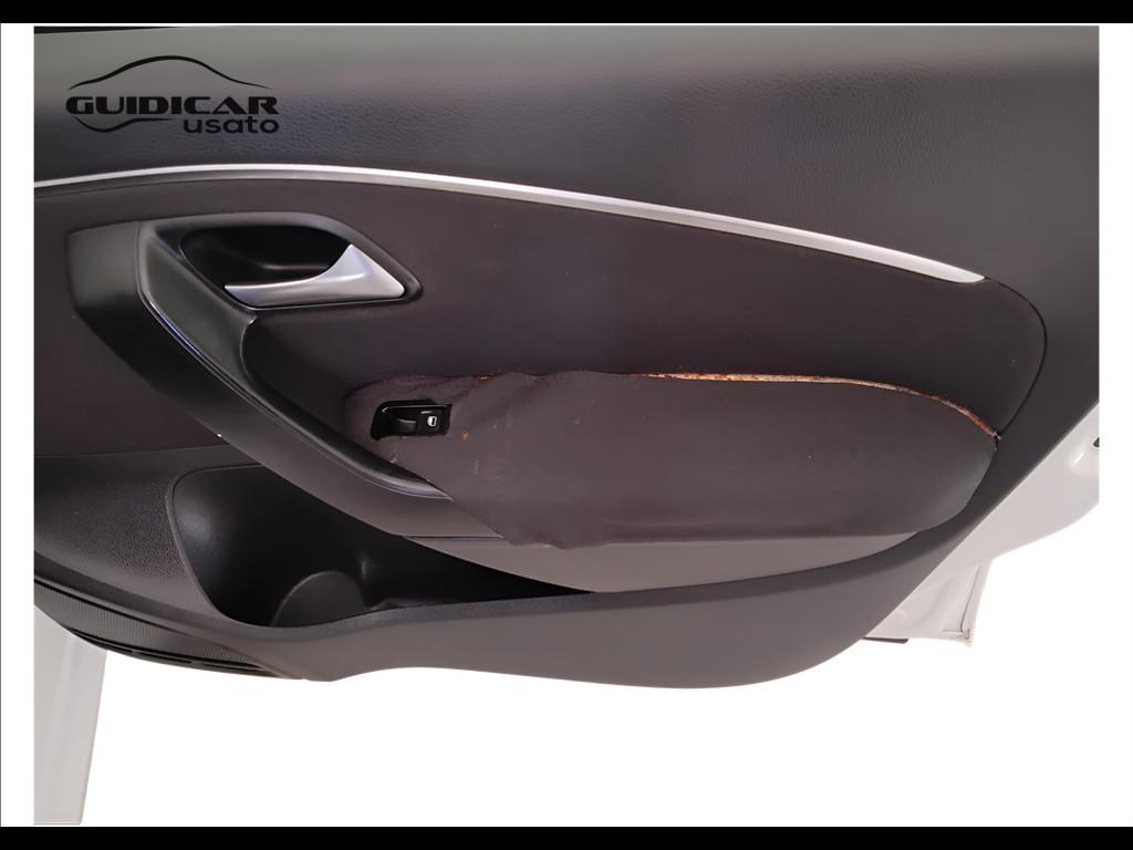 VOLKSWAGEN Polo V 2014 - Polo 5p 1.0 mpi Comfortline 75cv