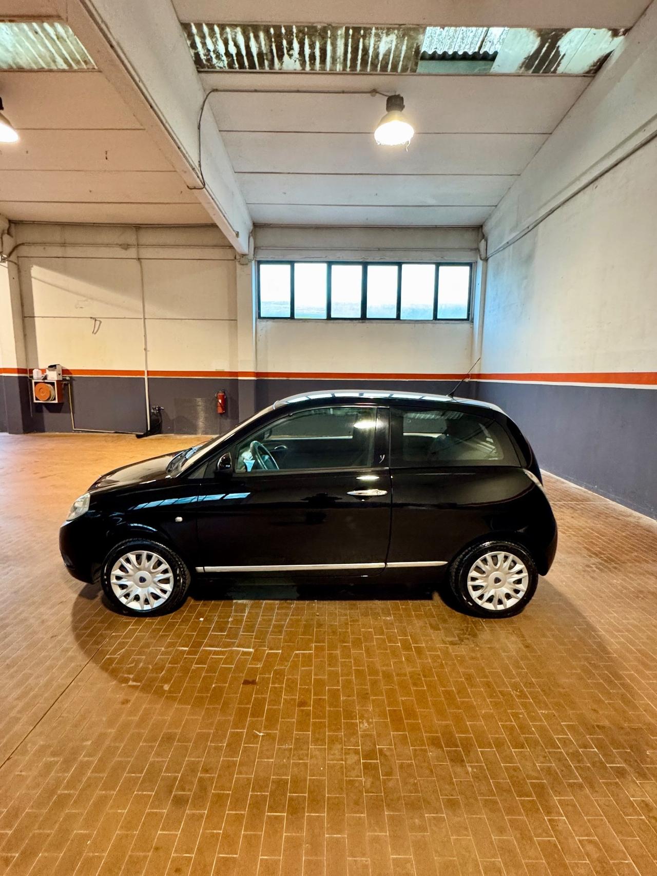 Lancia Ypsilon 1.2 69 CV Unyca