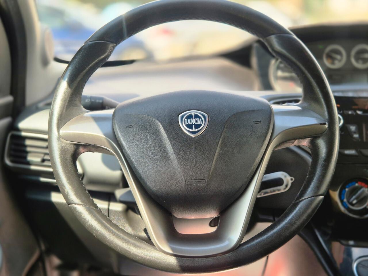 Lancia Ypsilon 1.2 69 CV / BENZ/ 5P /OK NEOPATENTATI