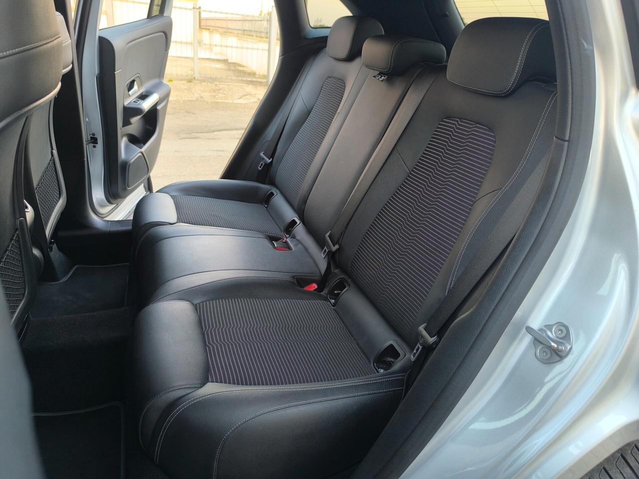 MERCEDES BENZ GLA 200 CDI 150cv SPORT PLUS LUCI AMBIENT