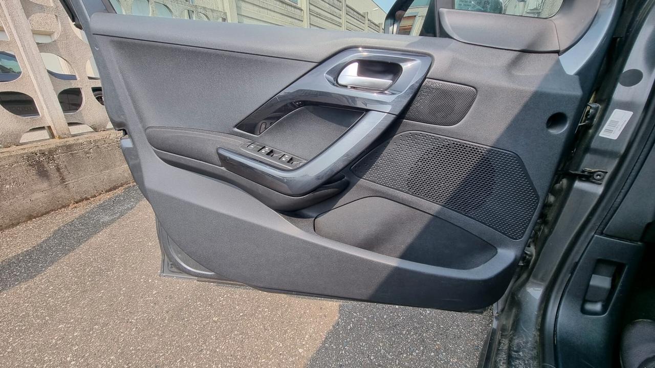 Peugeot 208 PureTech 82 5p. GPL Allure