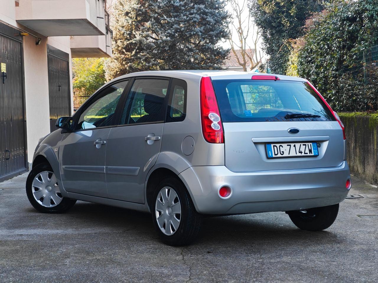 Ford Fiesta 1.2 BENZINA 75cv / 76.000km / Unipro