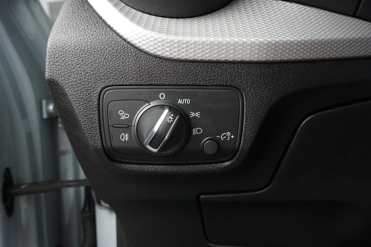 Audi Q2 35 TFSI S tronic S line Identity Black