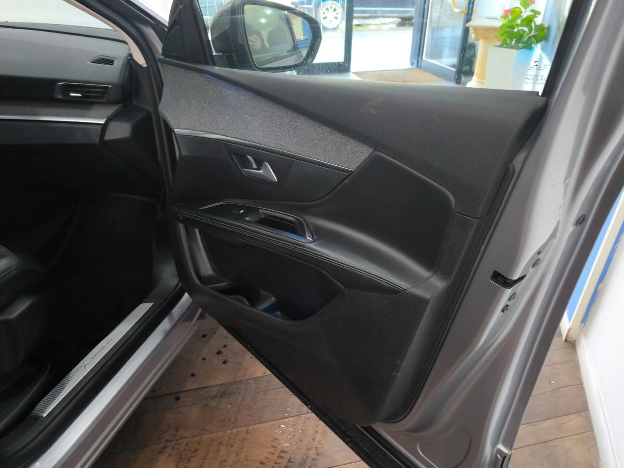 Peugeot 5008 BlueHDi 120 S&S EAT6 Crossway