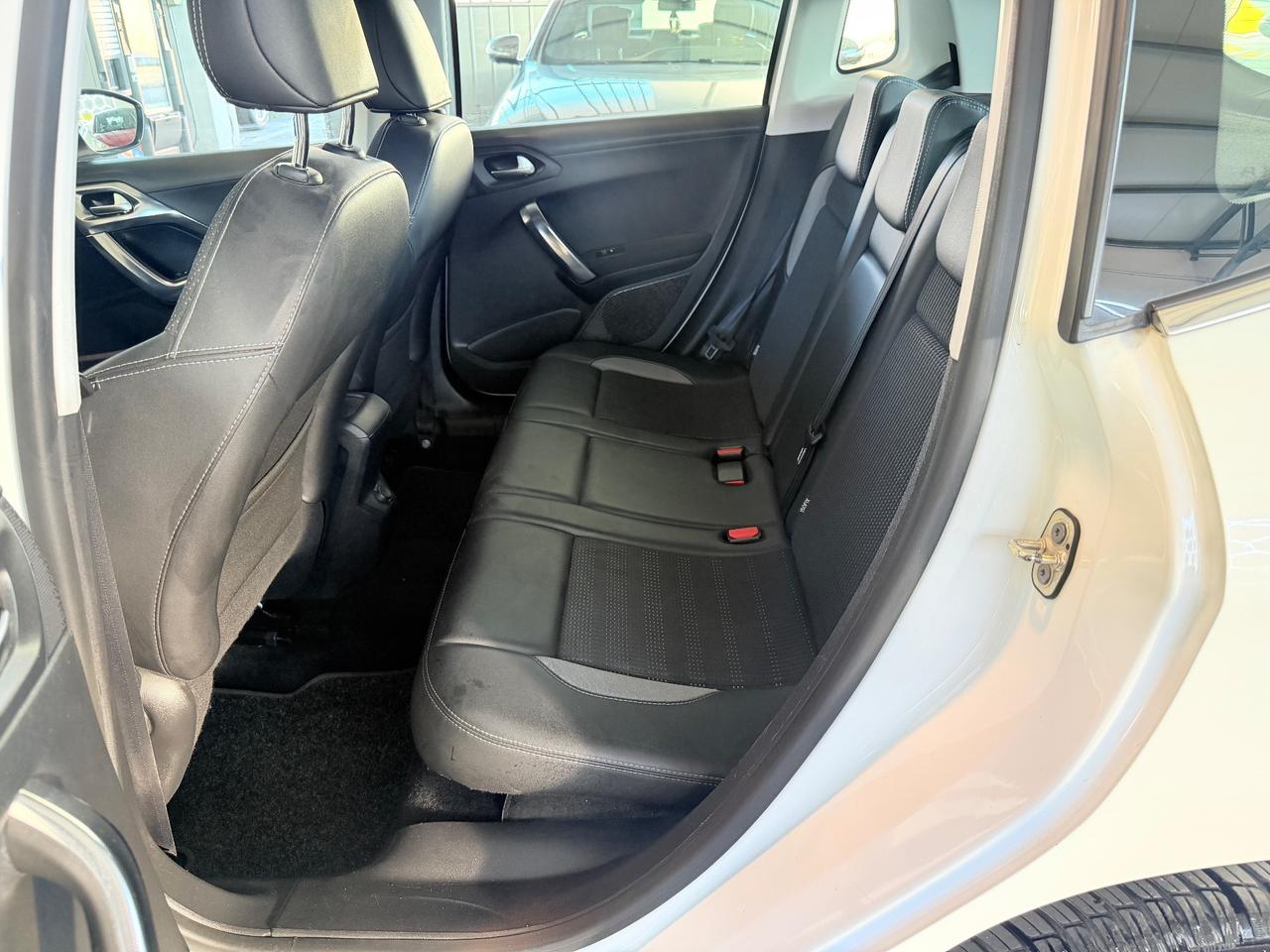 Peugeot 2008 1.6 e-HDi 115 CV Stop&Start Féline Neopatentati