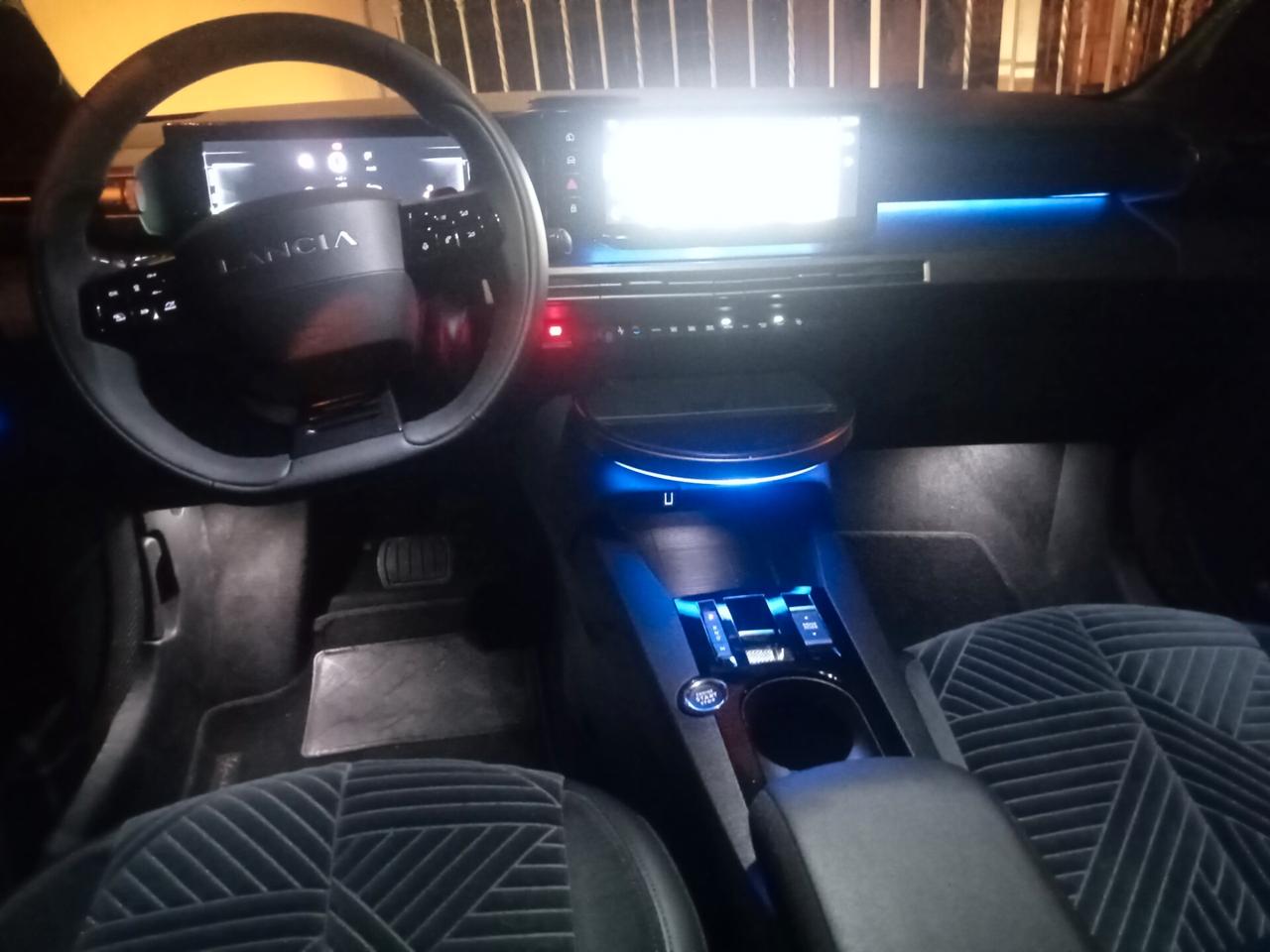 Lancia Ypsilon Hybrid e-DCT LX 2024