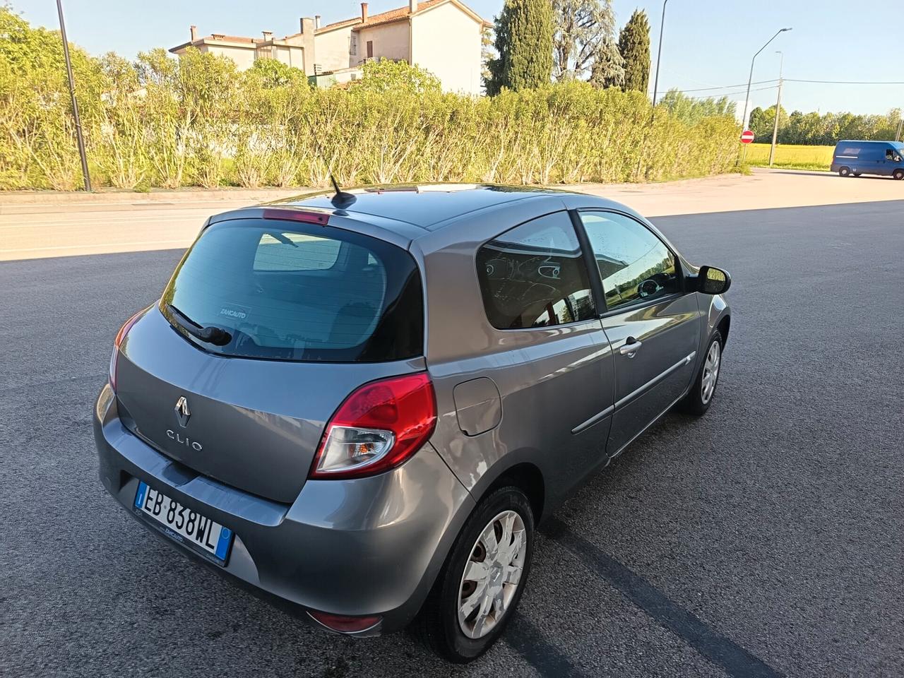 Renault Clio 1.2 16V 3 porte Luxe ok neo patente