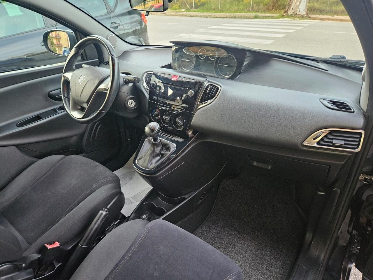 Lancia Ypsilon AUTOMATICA 900 benz 85cv