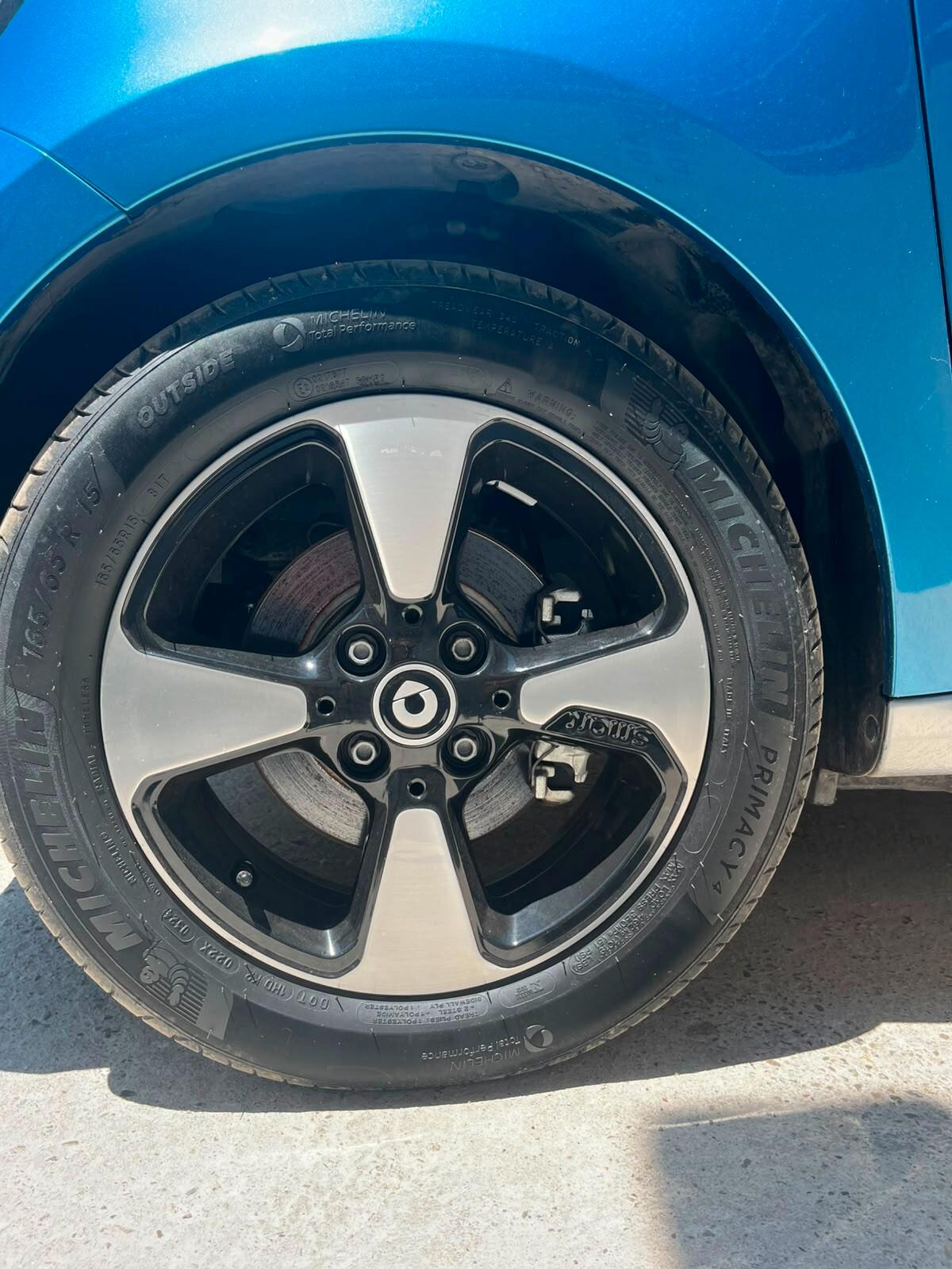 Smart ForFour EQ Pulse