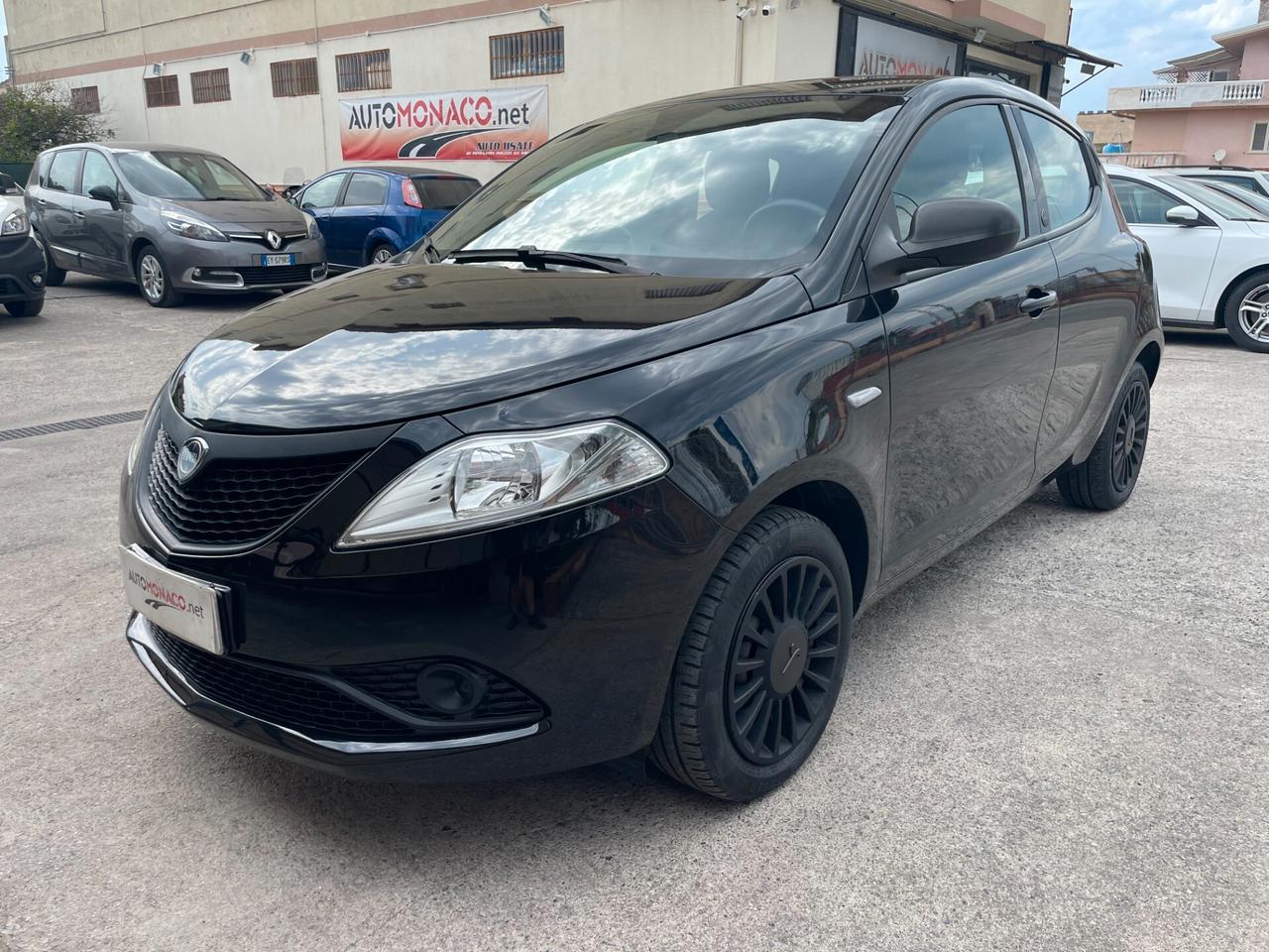 Lancia Ypsilon 1.0 FireFly 5 porte S&S Hybrid Ecochic Silver