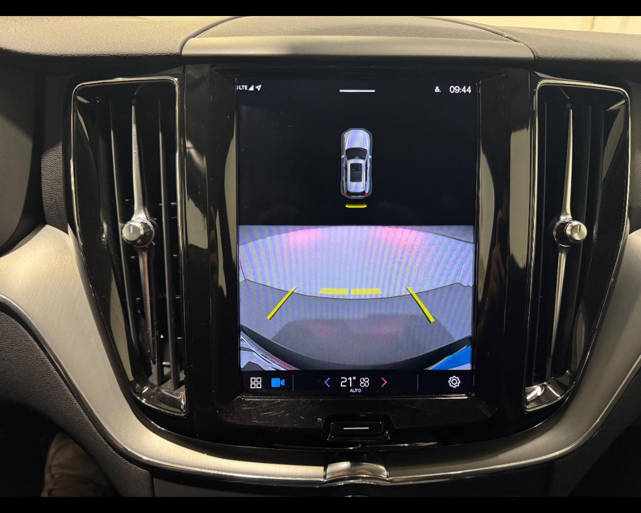 VOLVO XC60 B4 MOMENTUM PRO AUTO