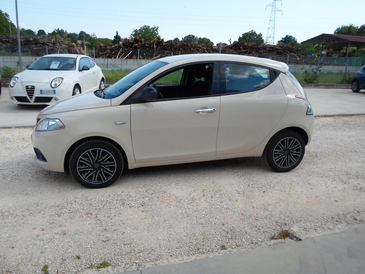 Lancia Ypsilon 1.2 69 CV 5 porte Platinum (GPL)