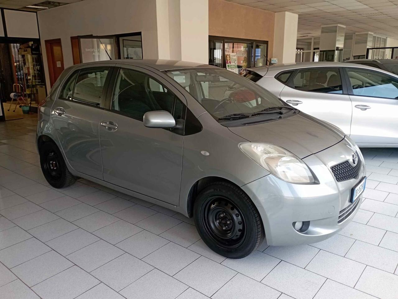Toyota Yaris 1.3 5 porte Luna