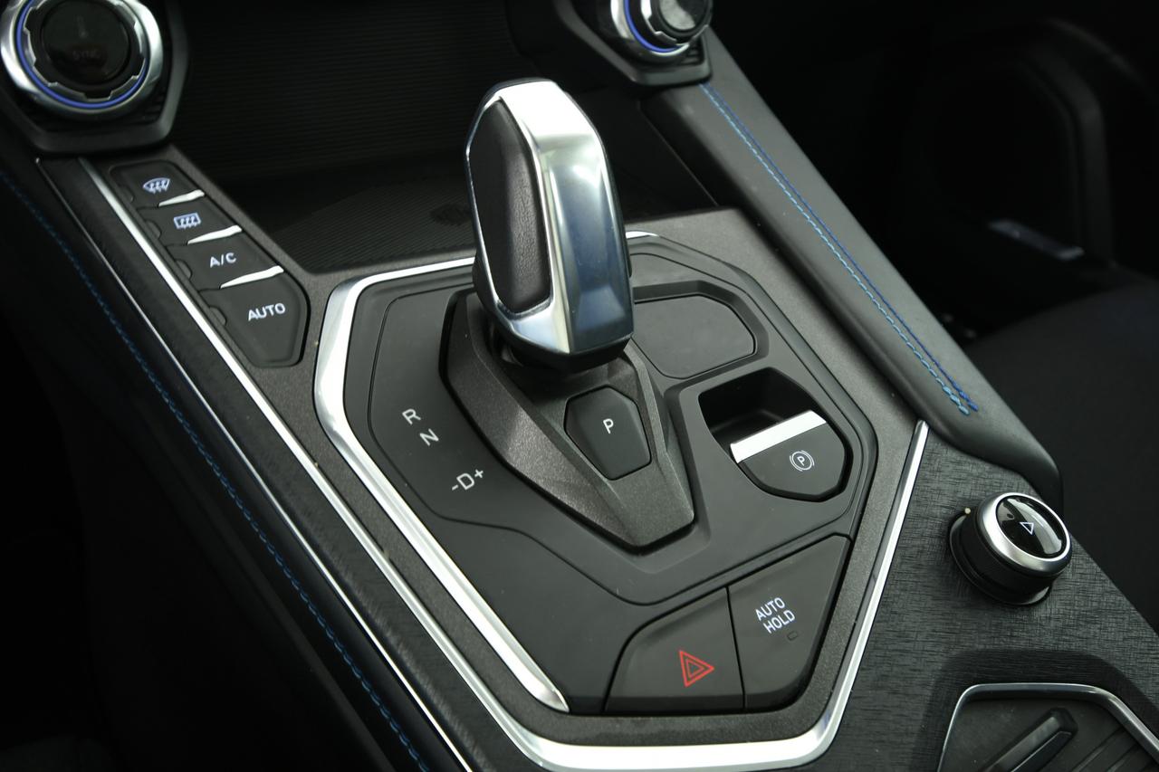 Lynk & Co 01 1.5 t hev auto TETTO PANO+ACC+CAMERA+APP CONNECT