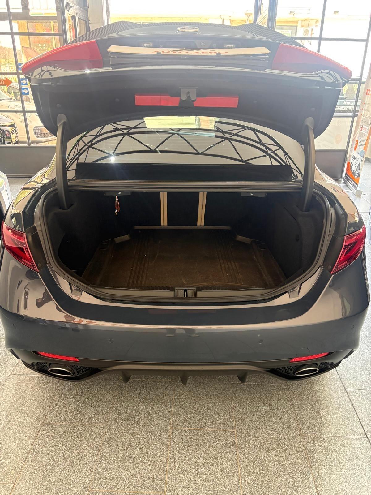 Alfa Romeo Giulia 2.2 Turbodiesel 210 CV AT8 AWD Q4 Veloce