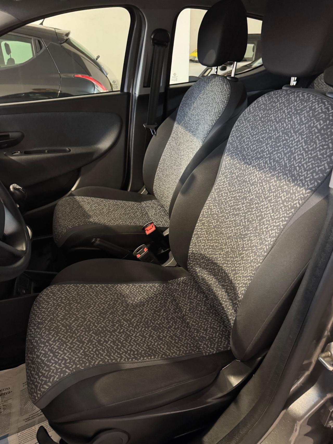 Lancia Ypsilon 1.0 FireFly 5 porte S&S Hybrid Gold