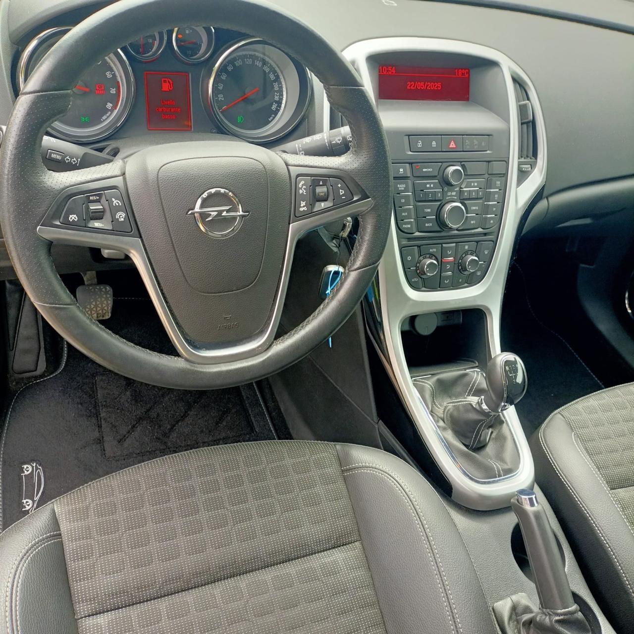 Opel Astra GTC 1.4.benzina anno 2012 km 150 mila