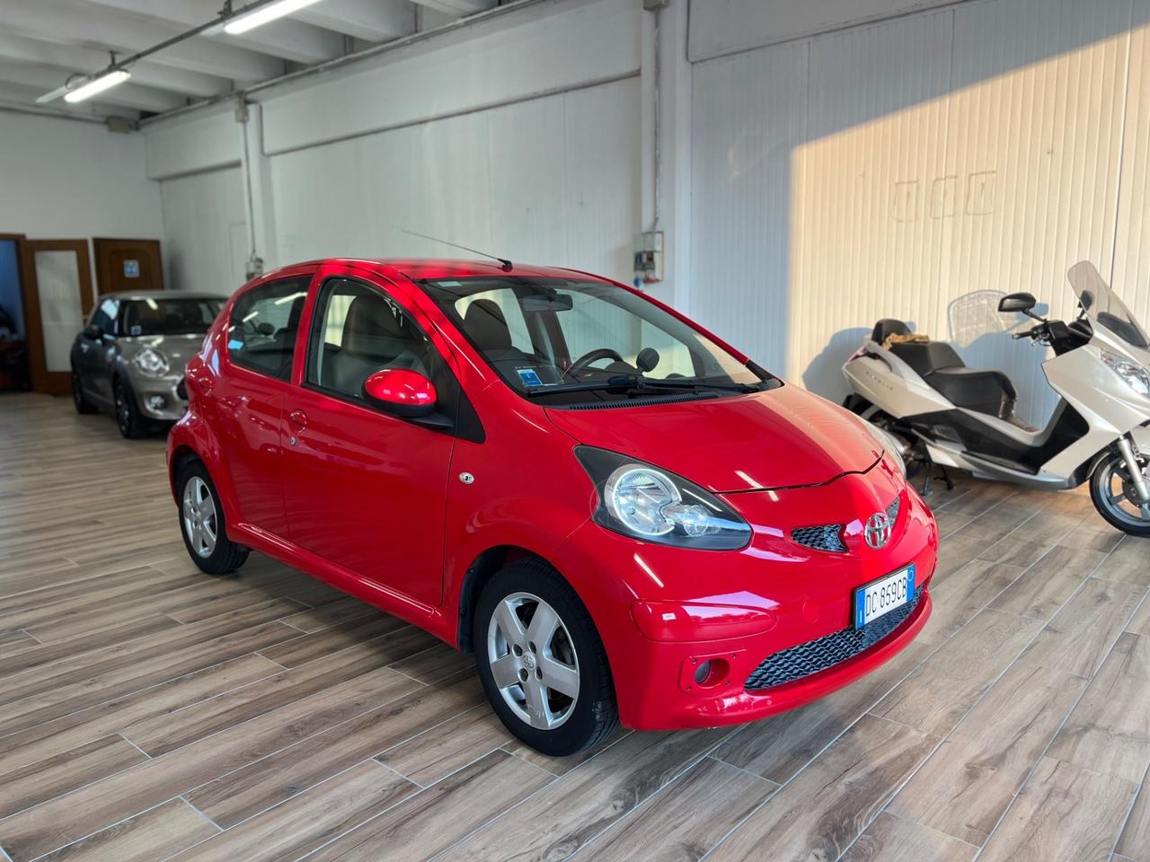 Toyota Aygo 1.0 12V VVT-i 5 porte Now