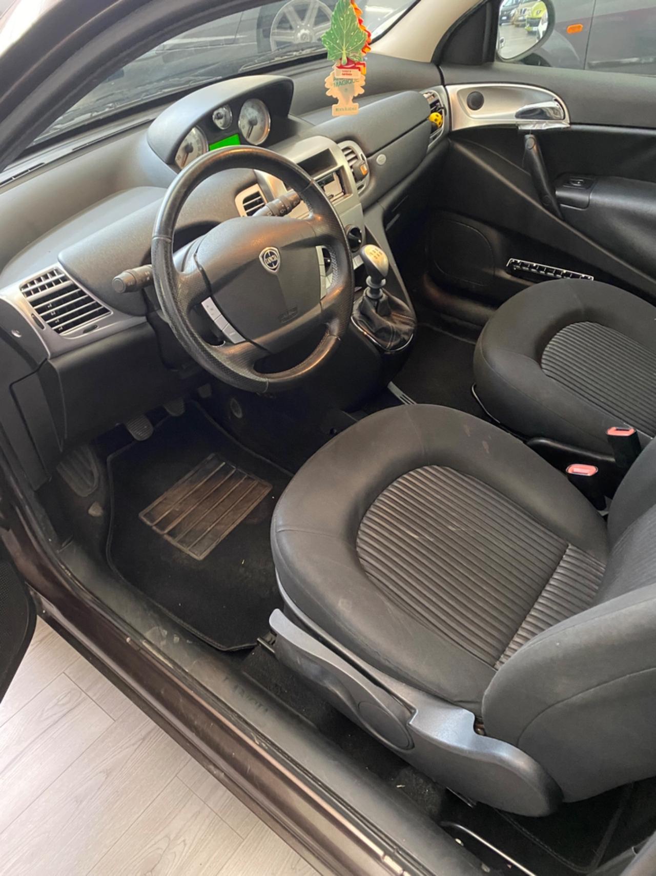 Lancia Ypsilon 1.2 Versus