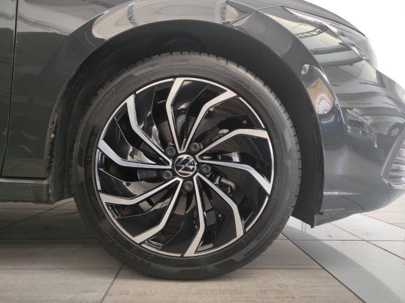 VOLKSWAGEN Golf 8ª serie - Golf 1.0 eTSI EVO DSG Life